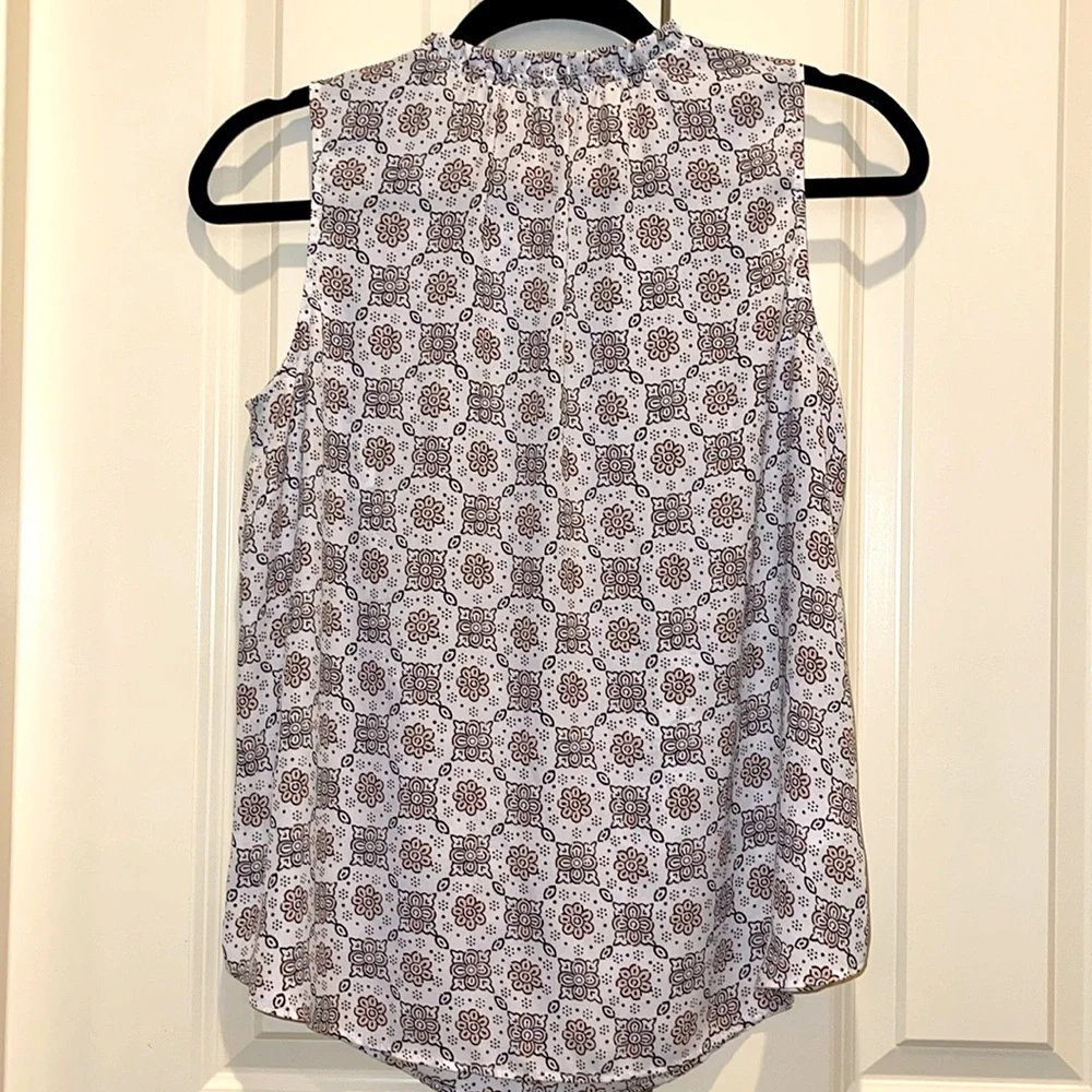 Loft Sleeveless Blouse - Picture 2 of 3